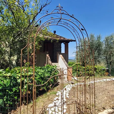 Bird House In Chianti Apartman